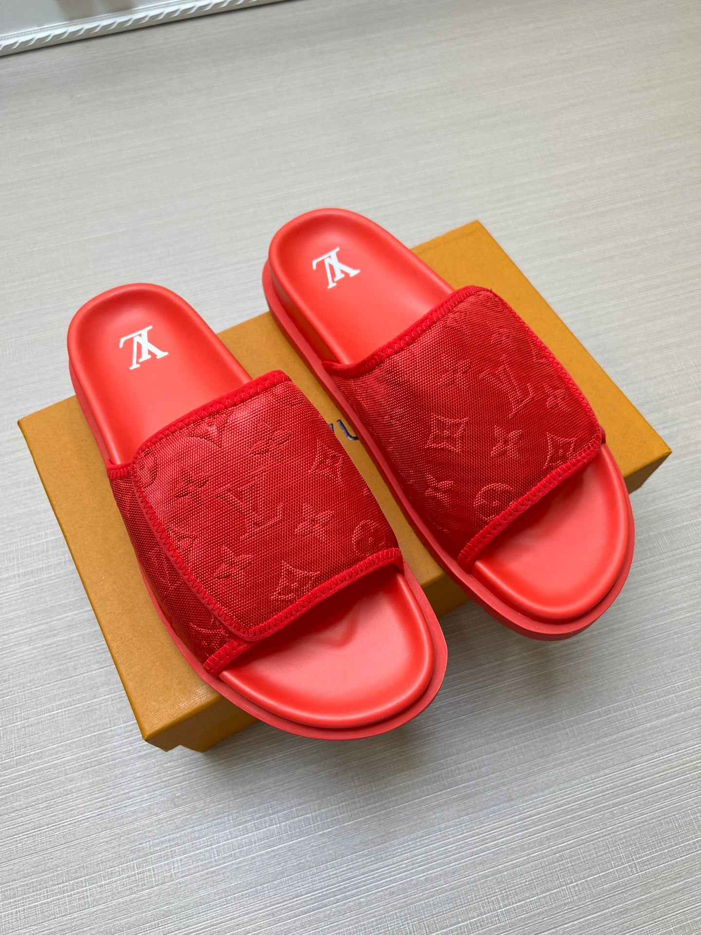 54E14ZDE Stylish slippers