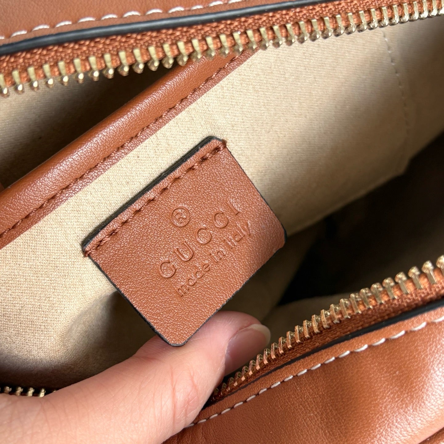 2WB18BDE Stylish leather bag