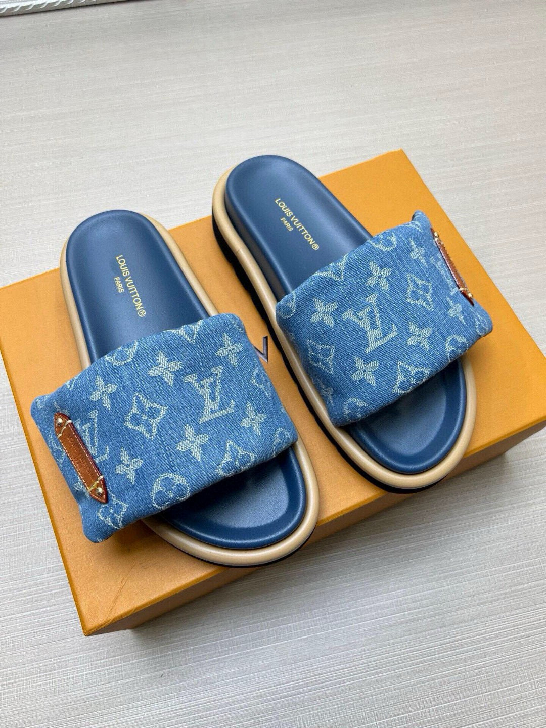 5QE8ZDE Stylish Slippers