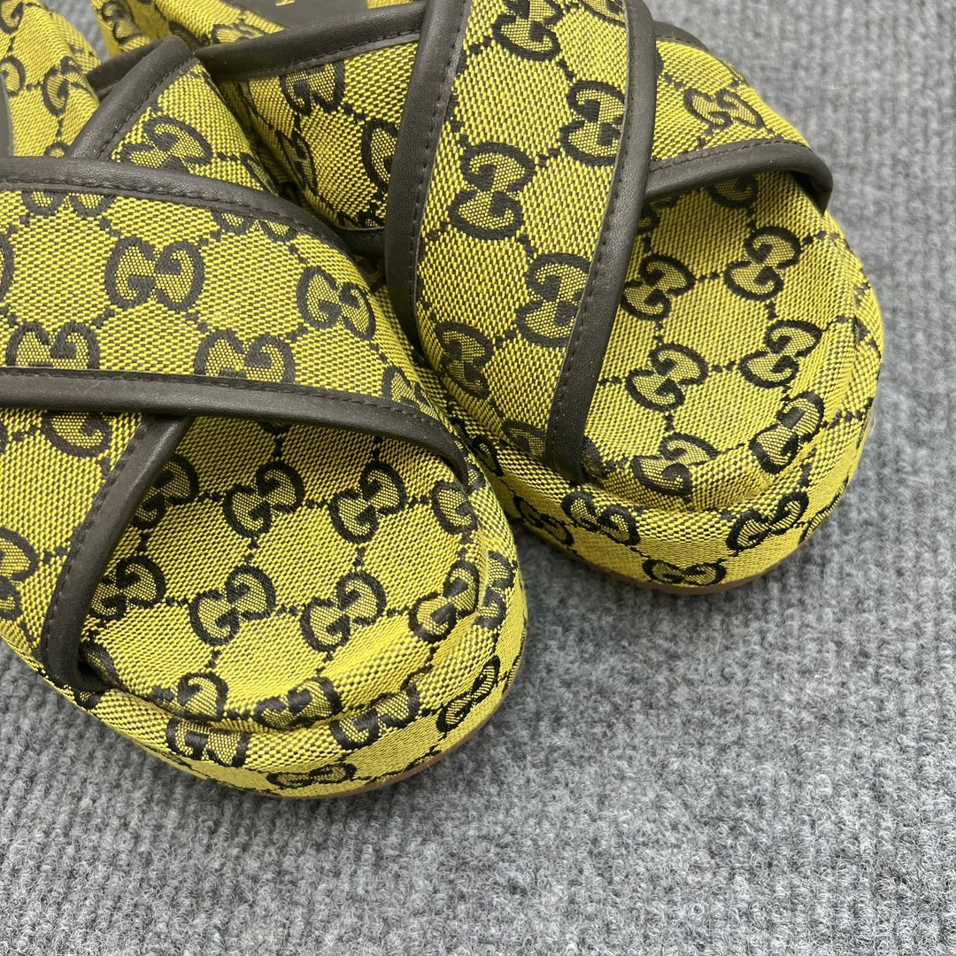 5YB69ZDE Stylish Slippers