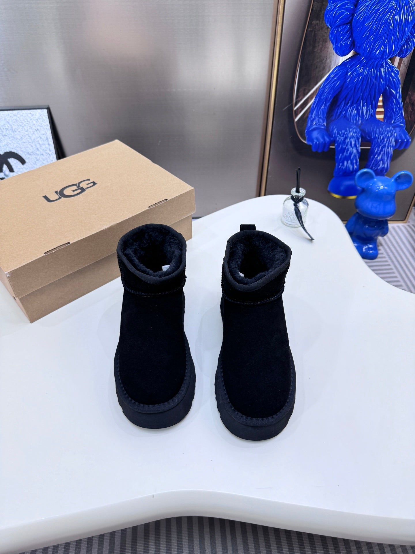 1LU9ZDE Stylish snow boots