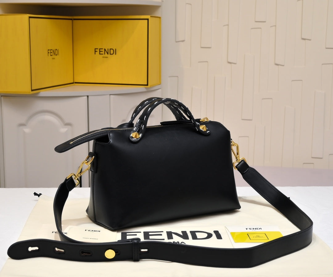 1WF110BDE Stylish leather bag