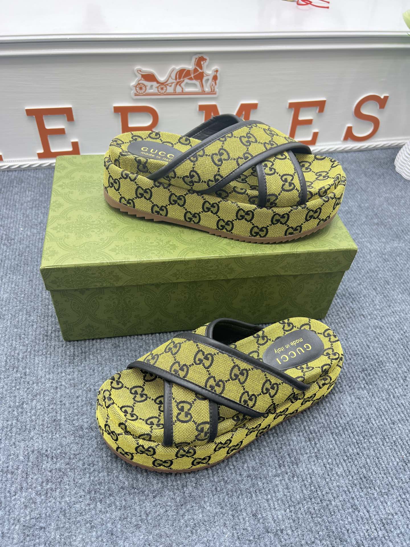 5YB69ZDE Stylish Slippers
