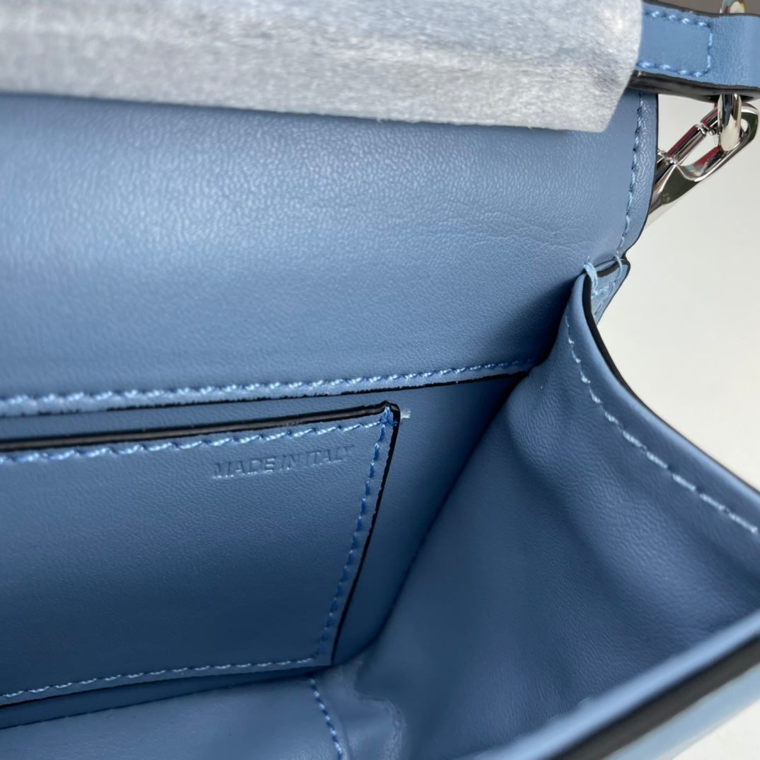 1WVL114BDE Stylish leather bag