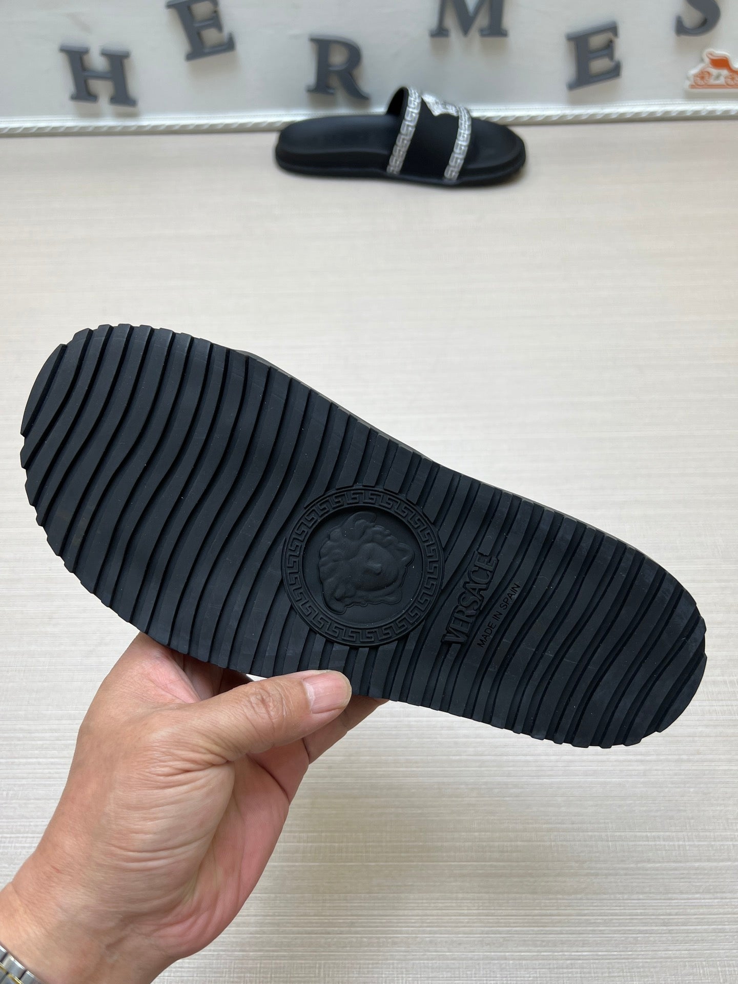 54V53ZDE Stylish slippers