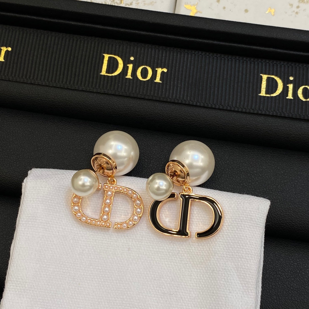 1YD458EDE Stylish Earrings