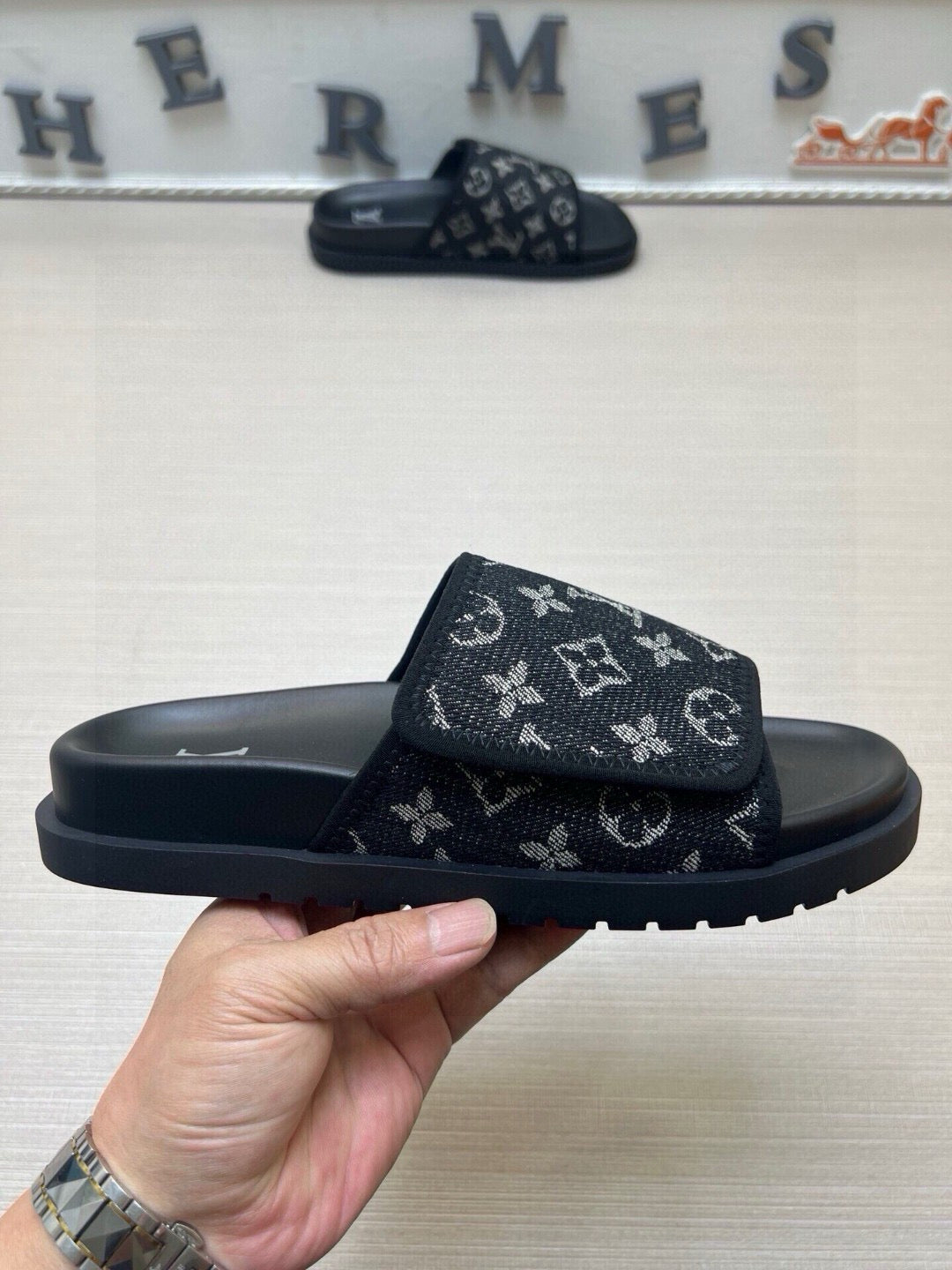 5QE2ZDE Stylish Slippers