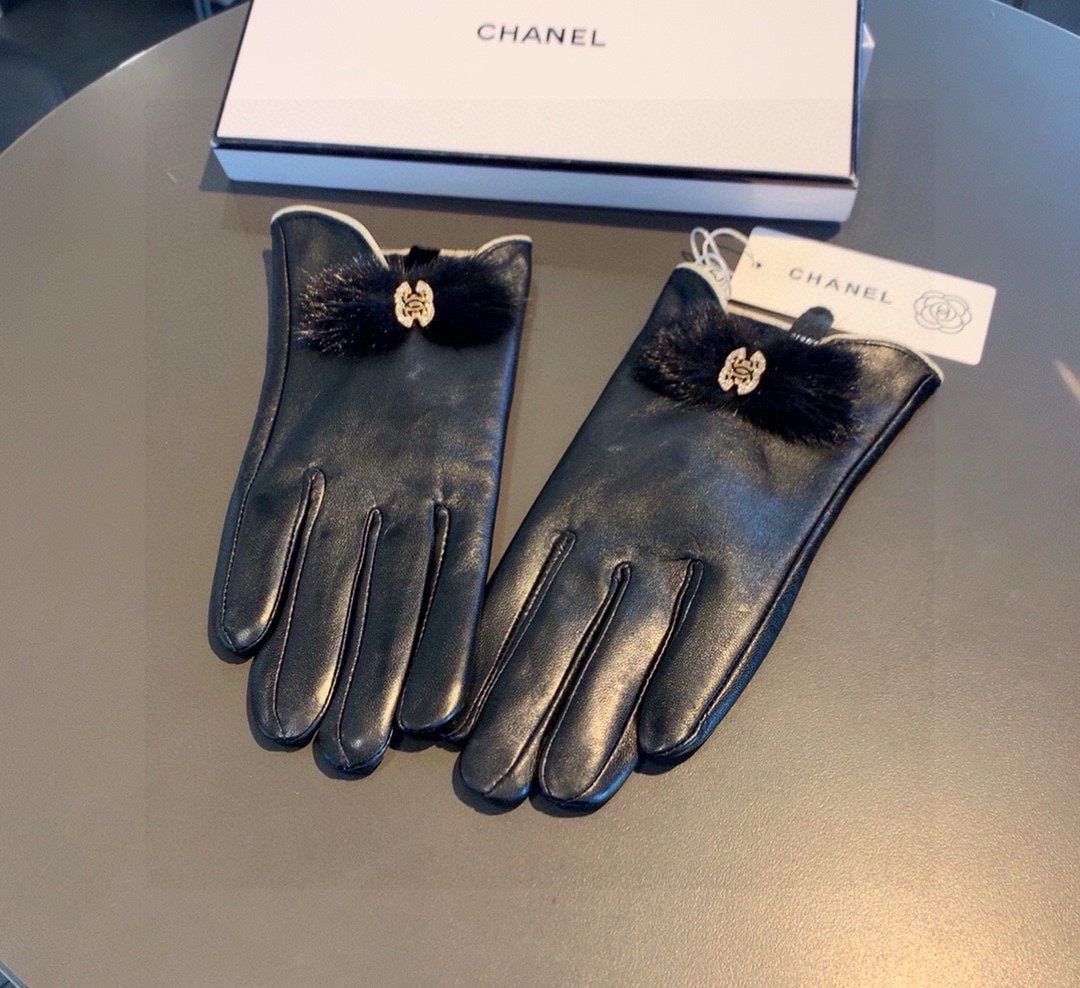 14C15SDE Stylish sheepskin gloves