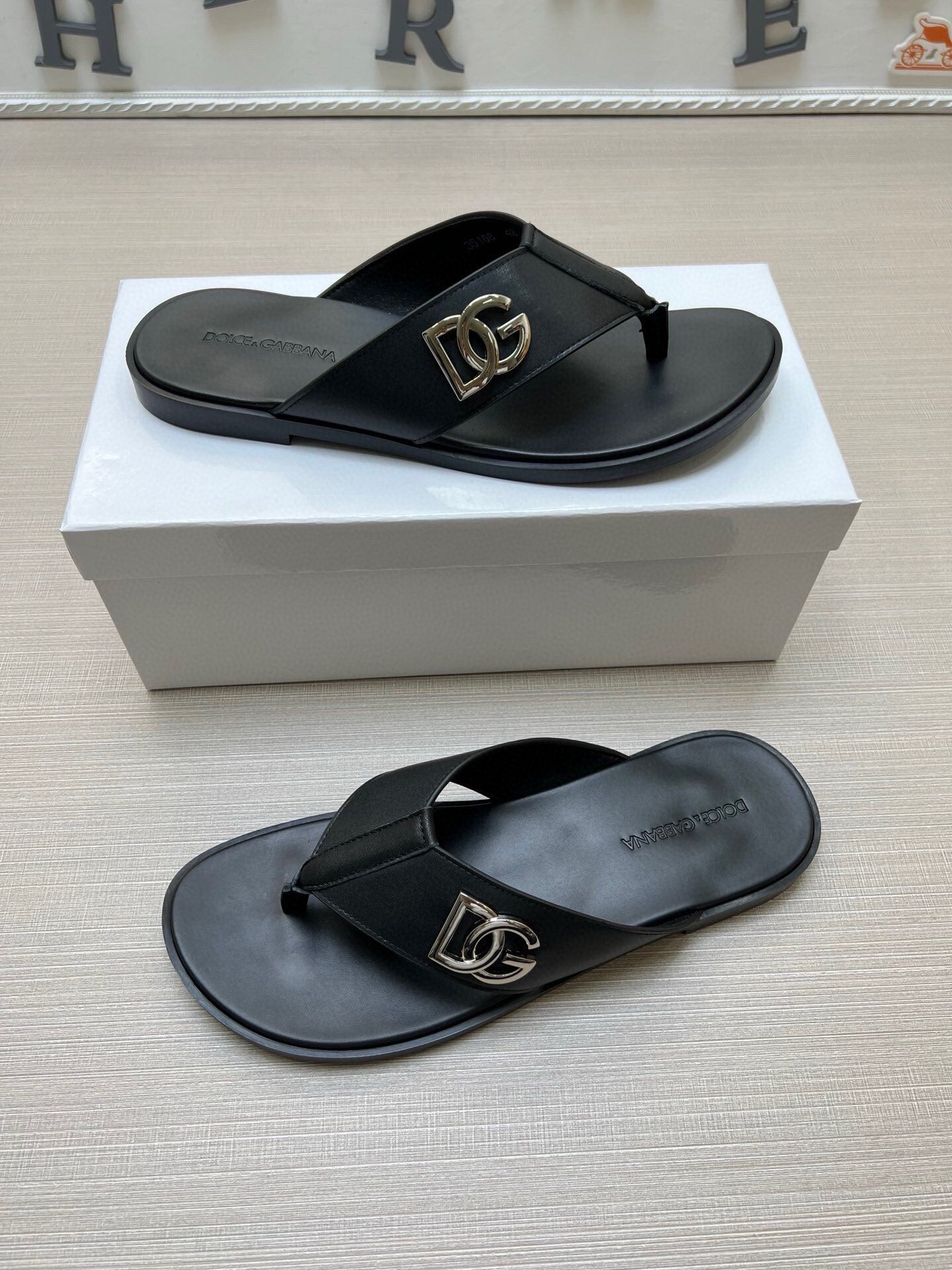 54A19ZDE Stylish slippers