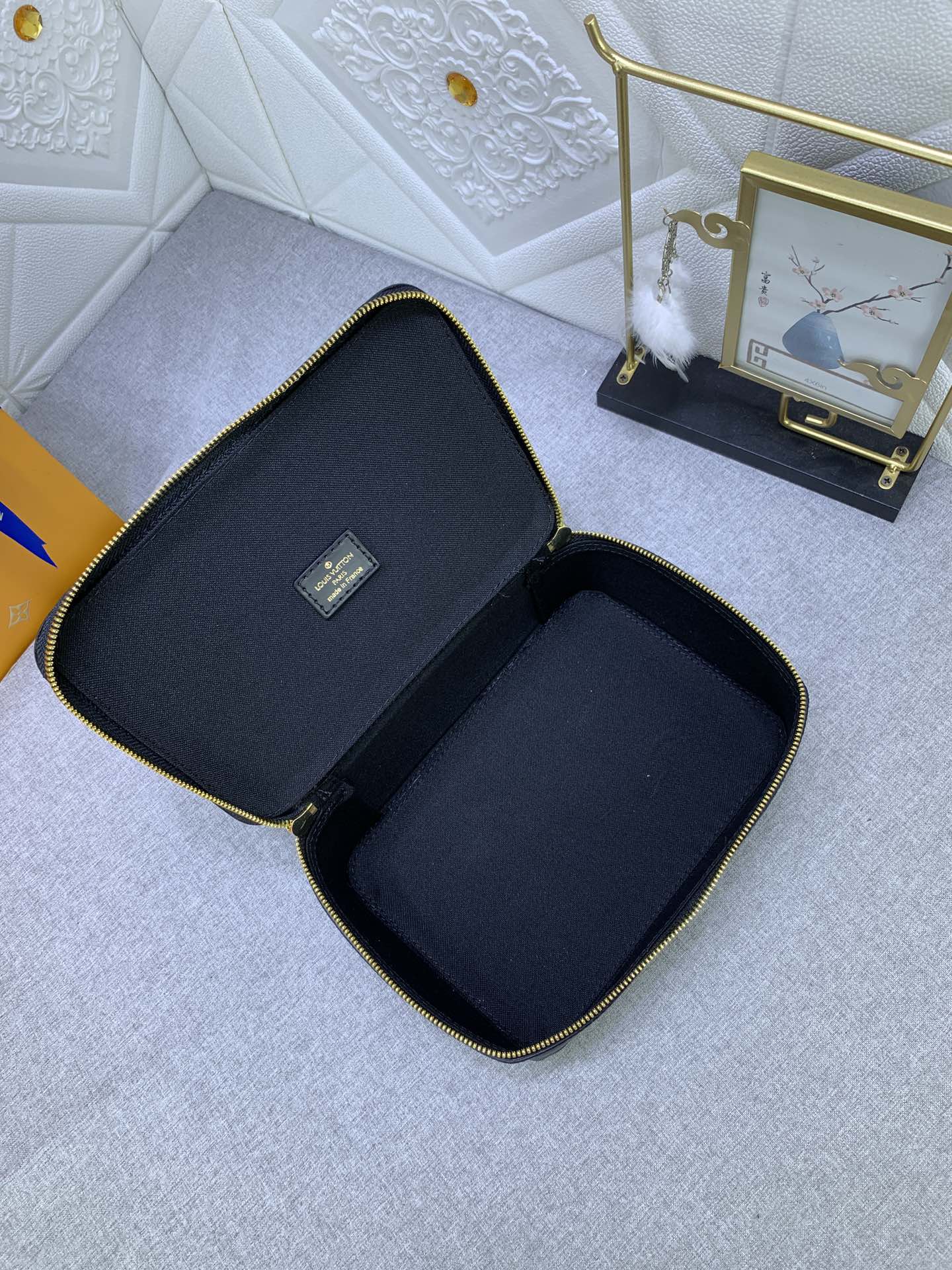 1XE272BDE Stylish leather bag 