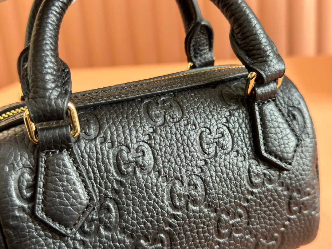 155NB69BDE Stylish leather bag