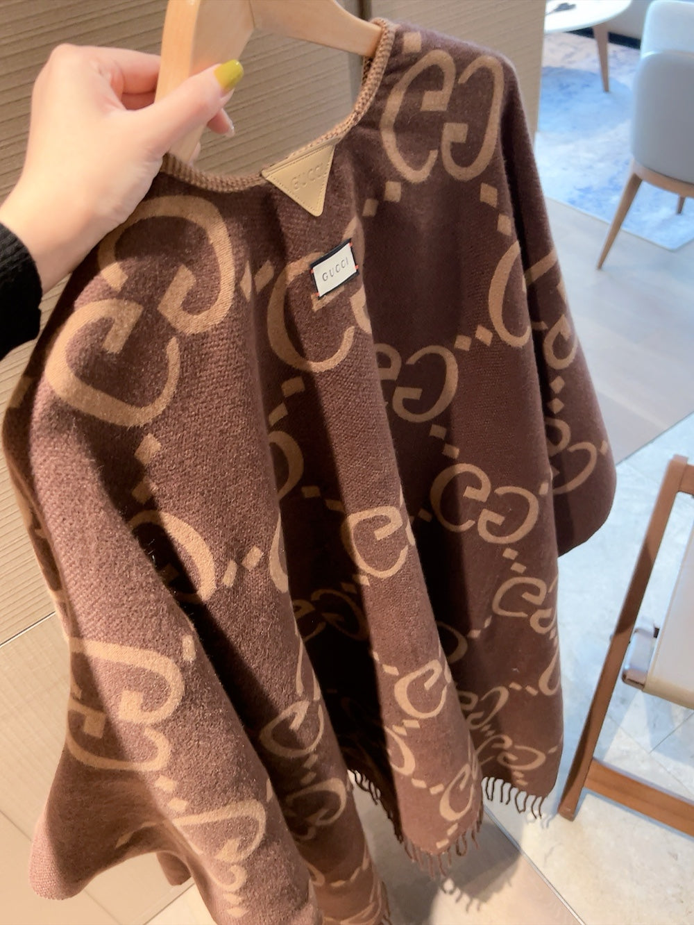 185ZB51WDE Stylish cape