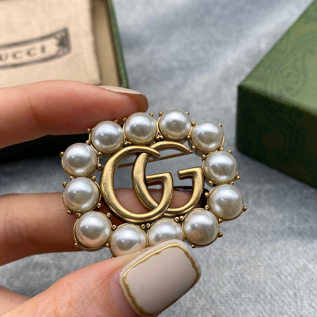 1XB345XDE Stylish Brooch