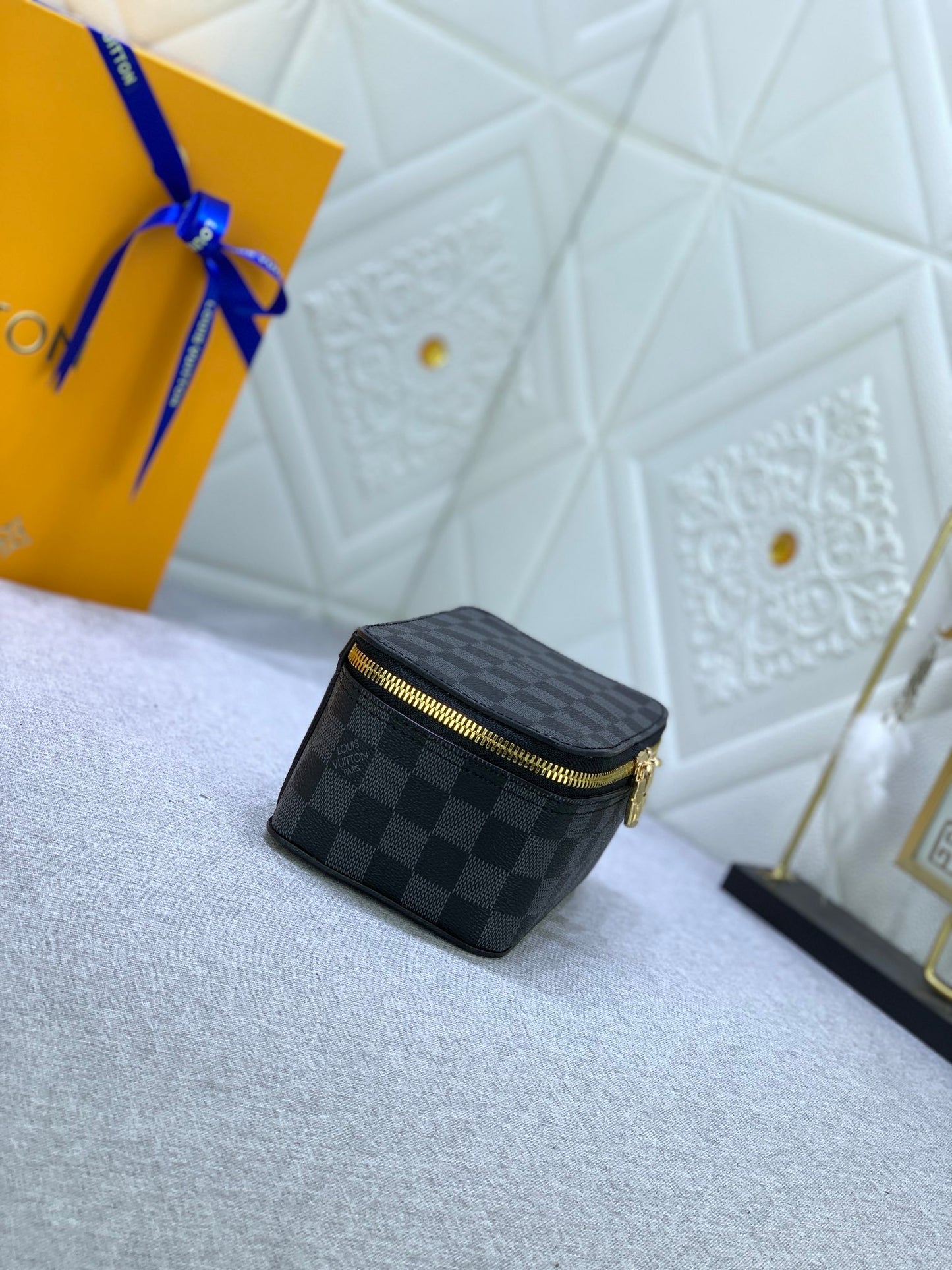 1XE272BDE Stylish leather bag 