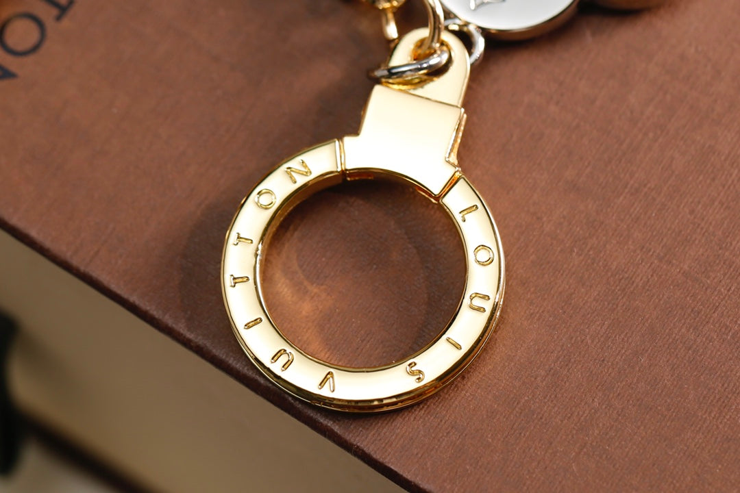 14E87ADE Stylish key closure