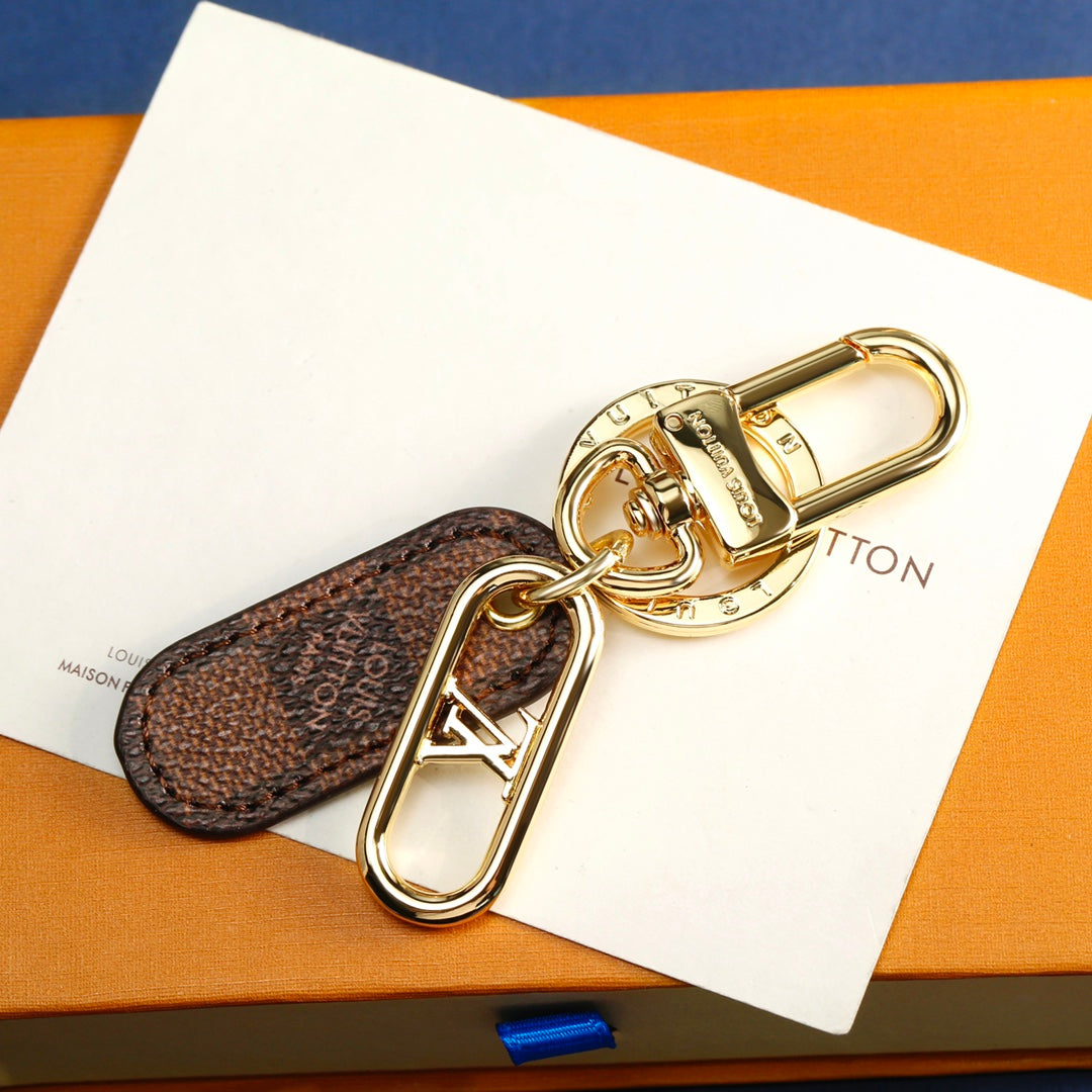 14E12ADE Stylish key closure