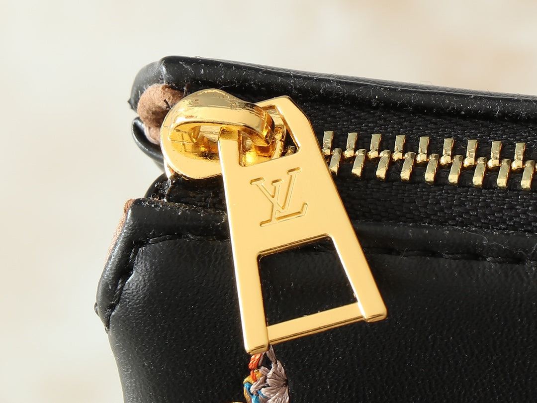 155NE16BDE Stylish leather bag