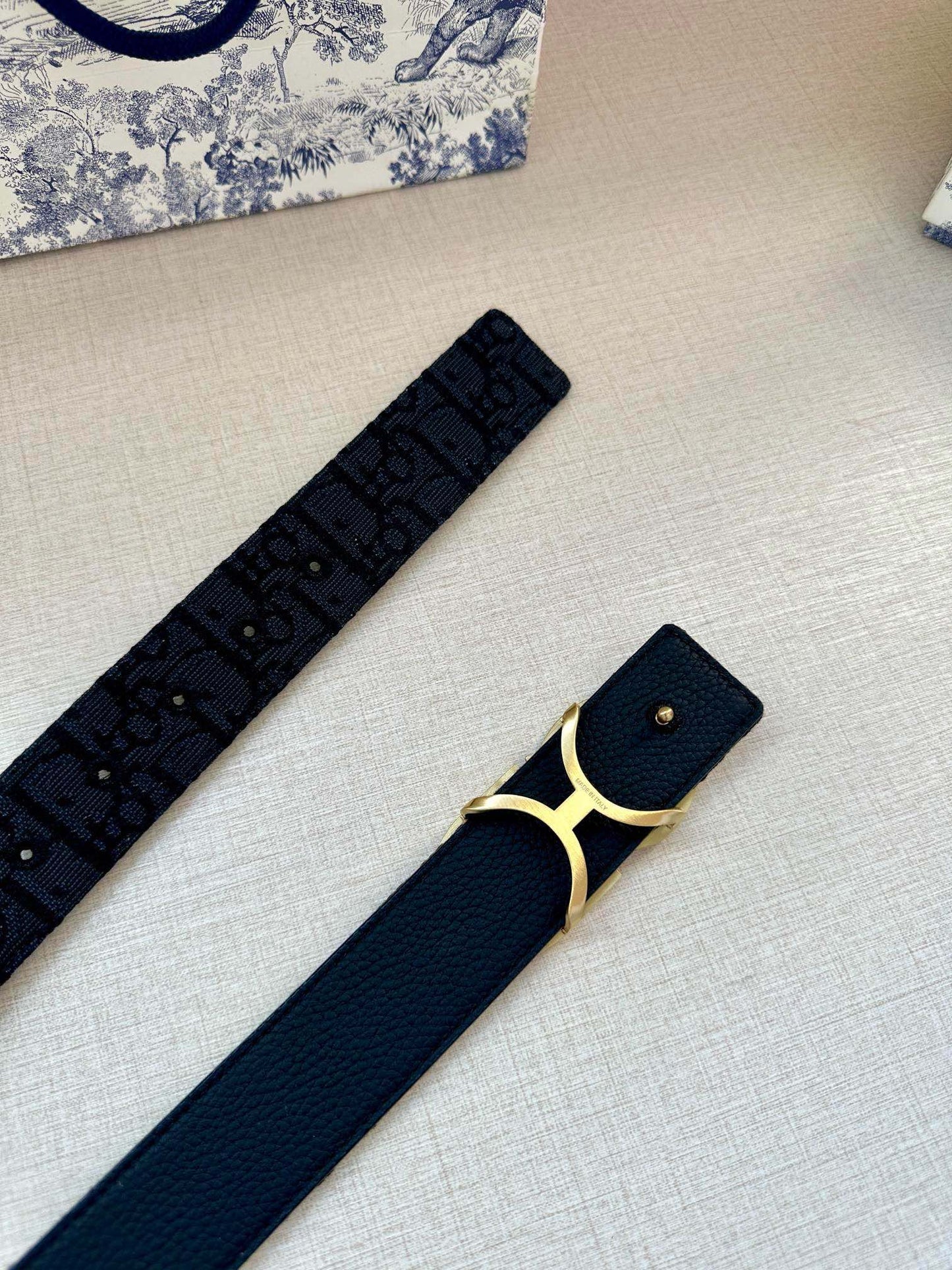 155RD206PDE Stylish  High quality belt With full package