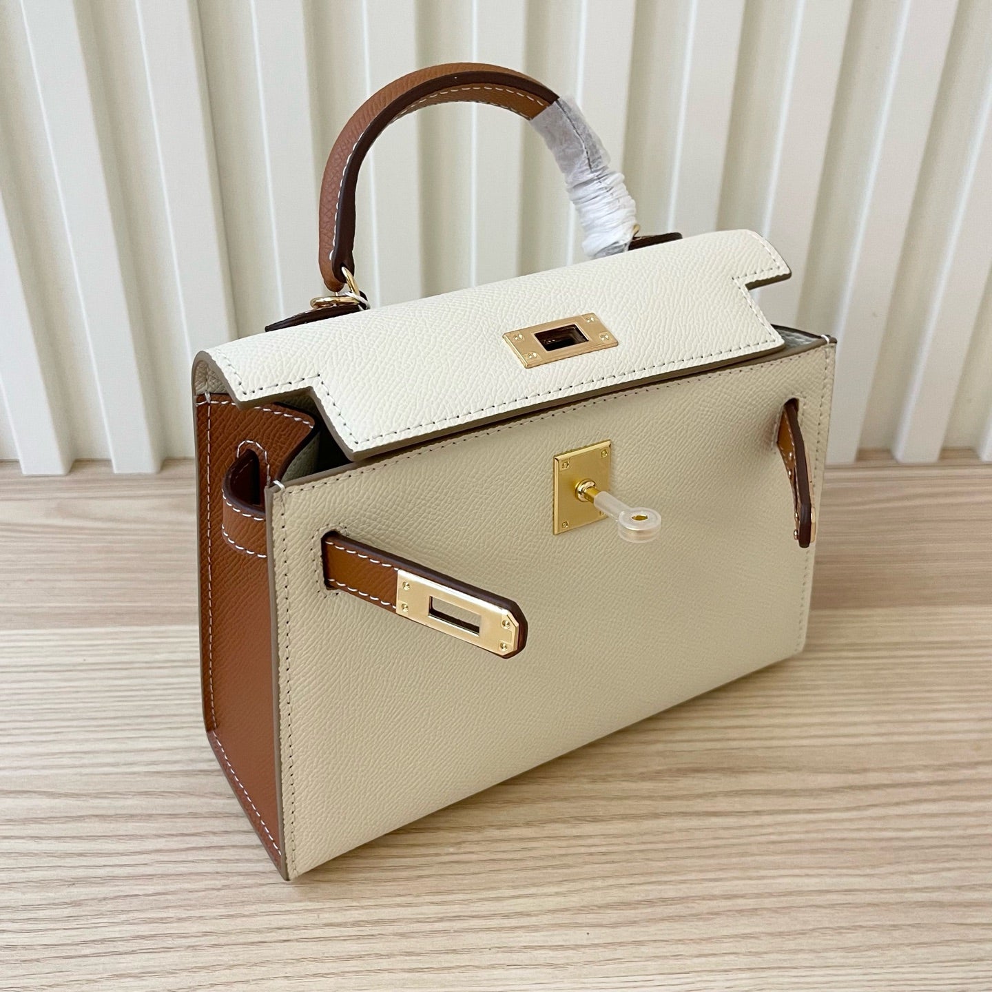 2WH25BDE Stylish leather bag