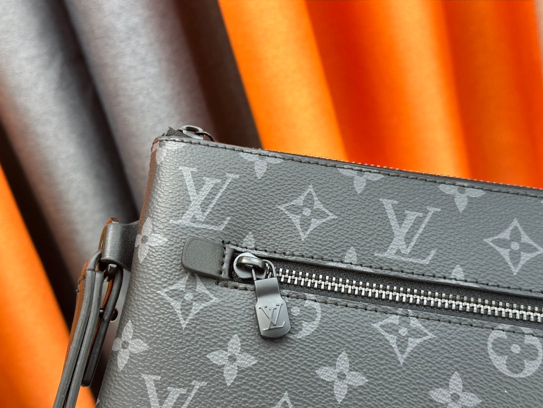 1XE398BDE Stylish leather bag