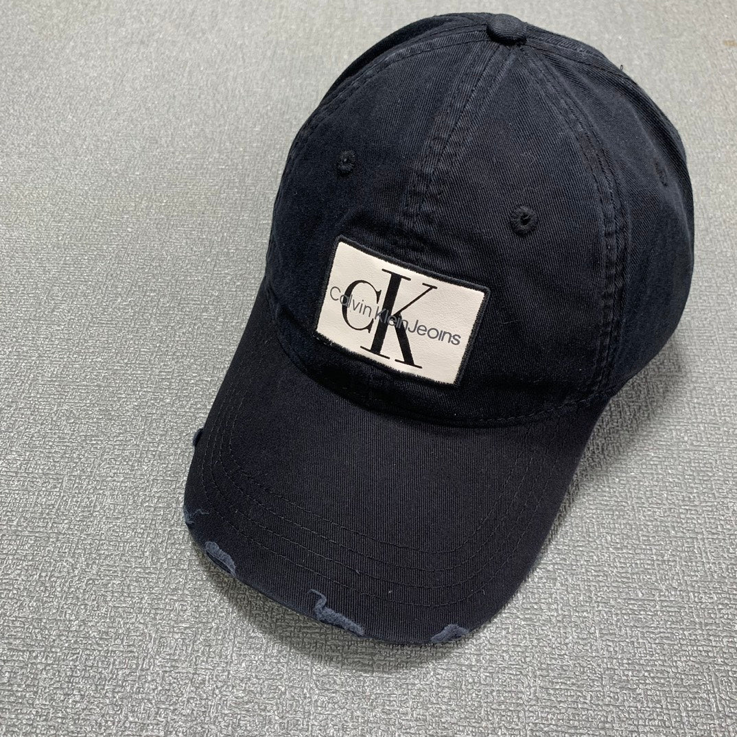 125ZA496MDE Stylish hats