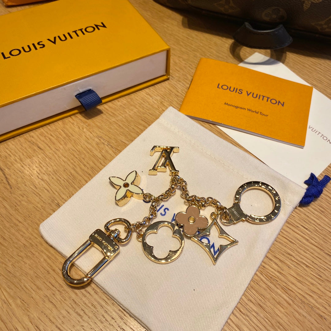 1E17ADE Stylish Keychains