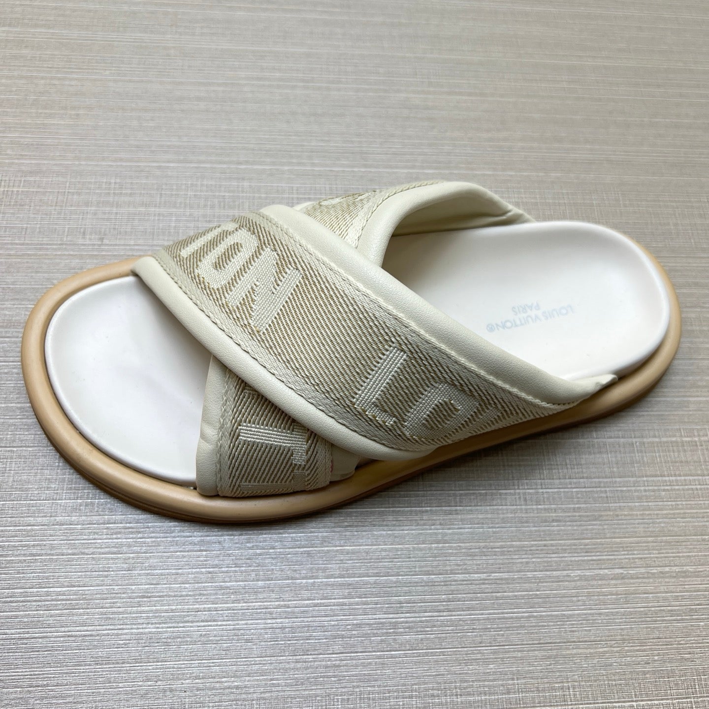 535ZE271ZDE Stylish Slippers