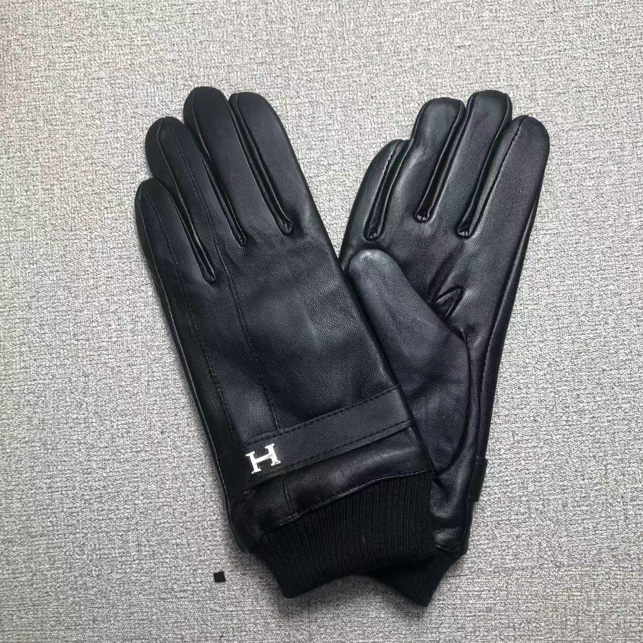 24H84SDE Stylish gloves