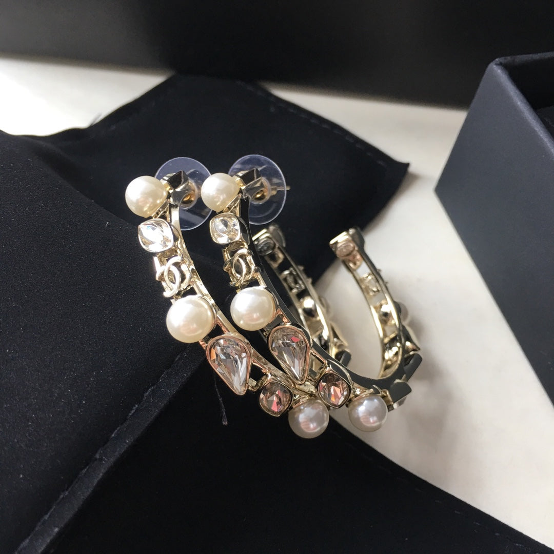 14C115EDE Stylish Earrings