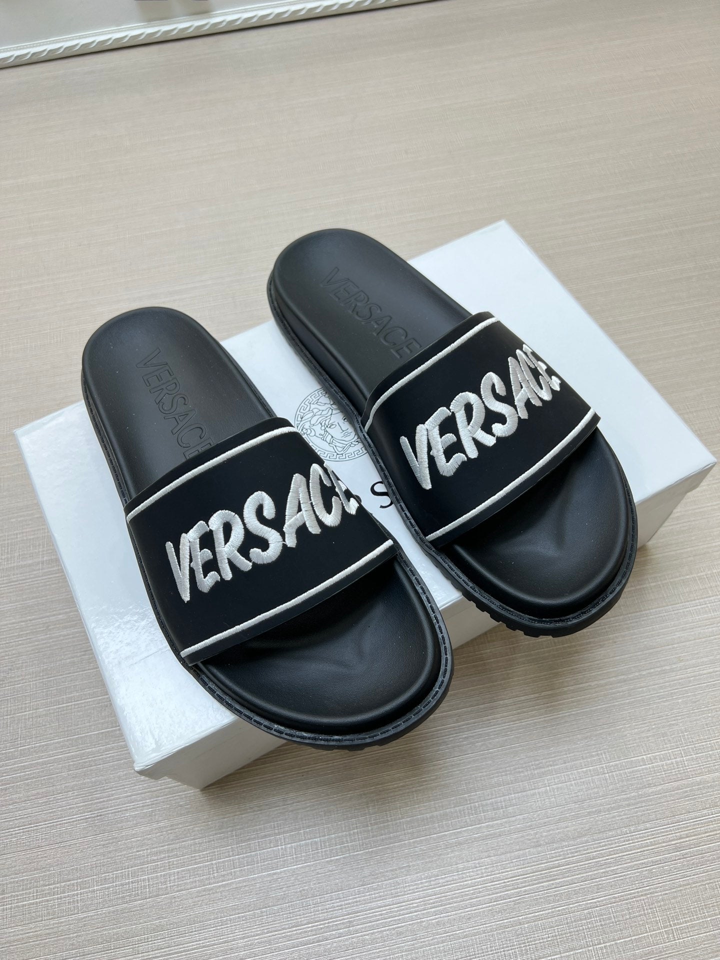 54V54ZDE Stylish slippers