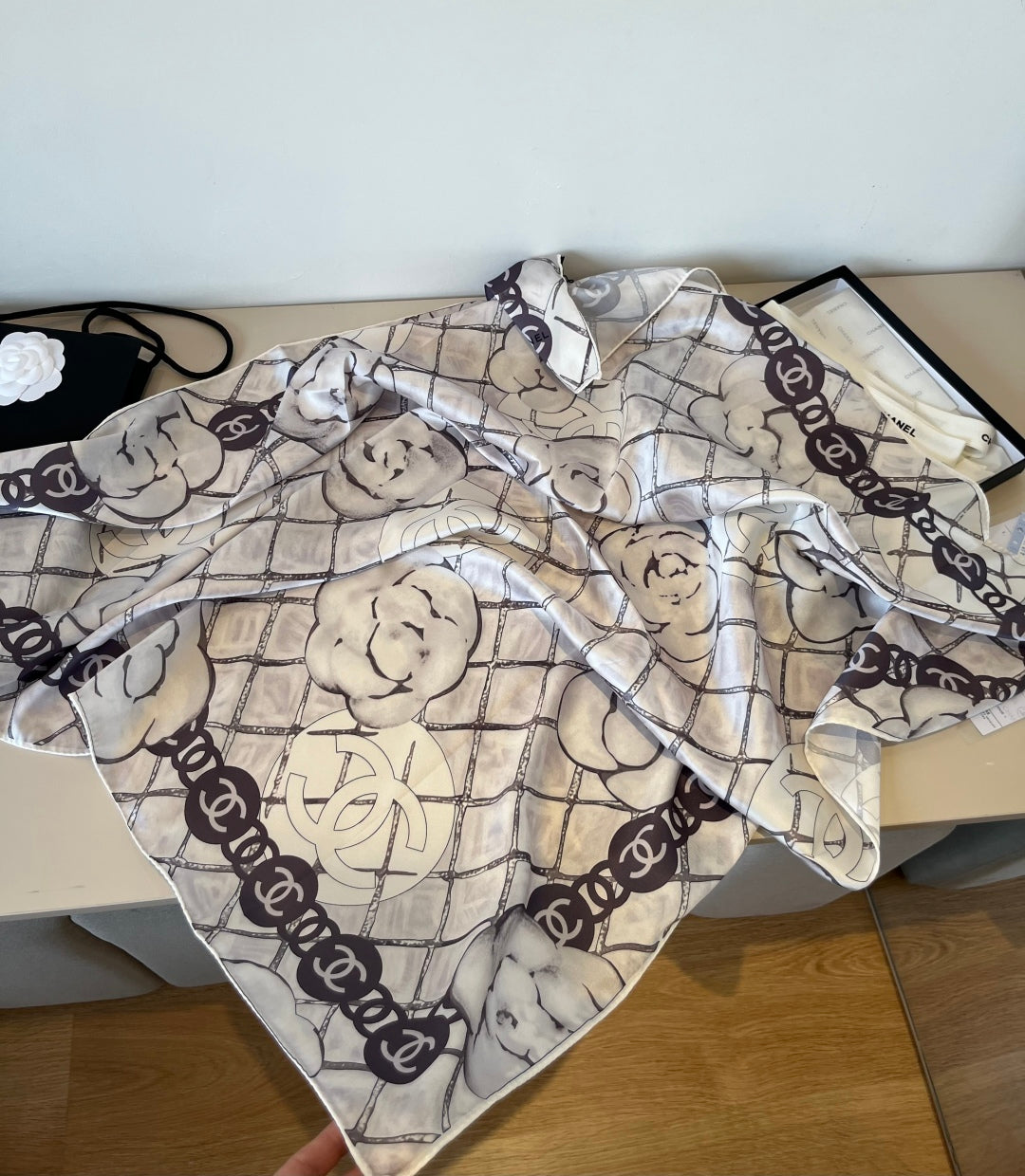 155NC95WDE Stylish Silk Scarve