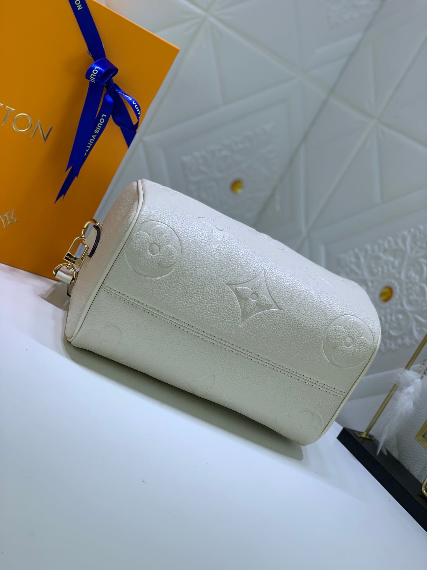 2XE138BDE Stylish leather bag 