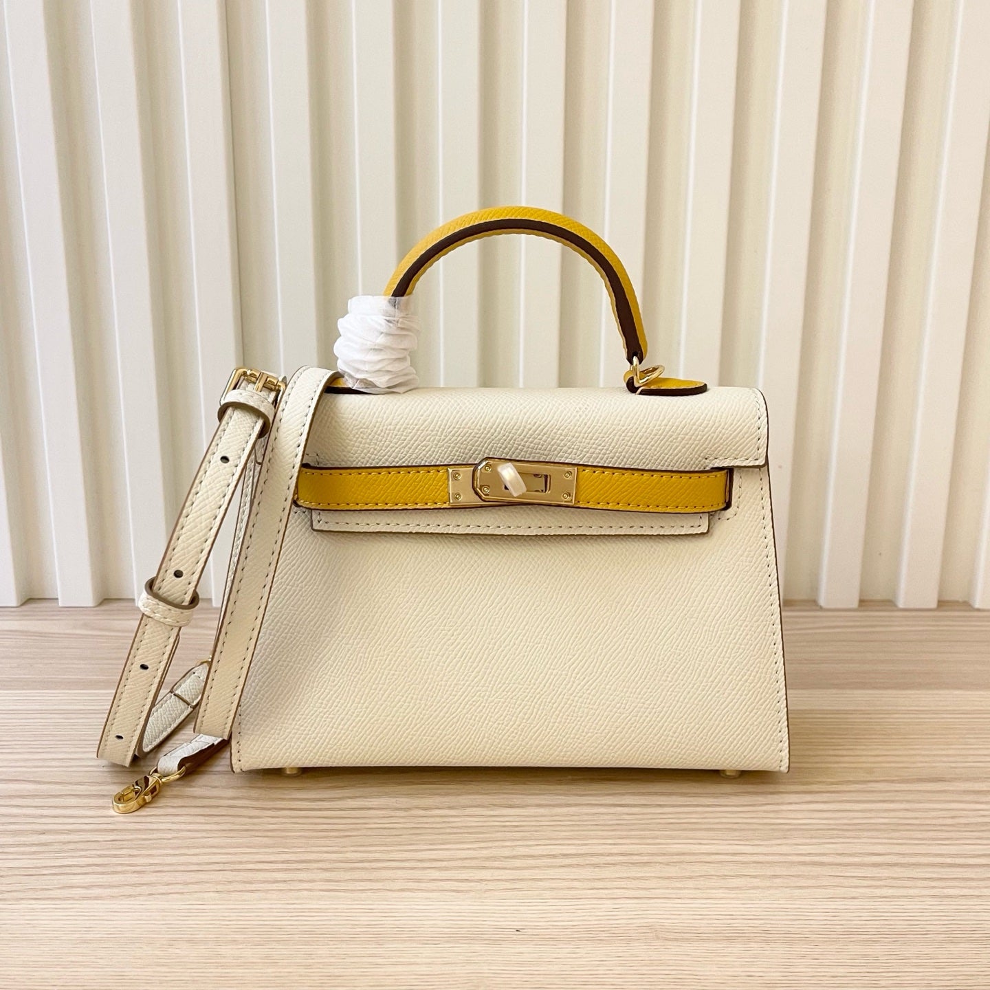 2WH25BDE Stylish leather bag