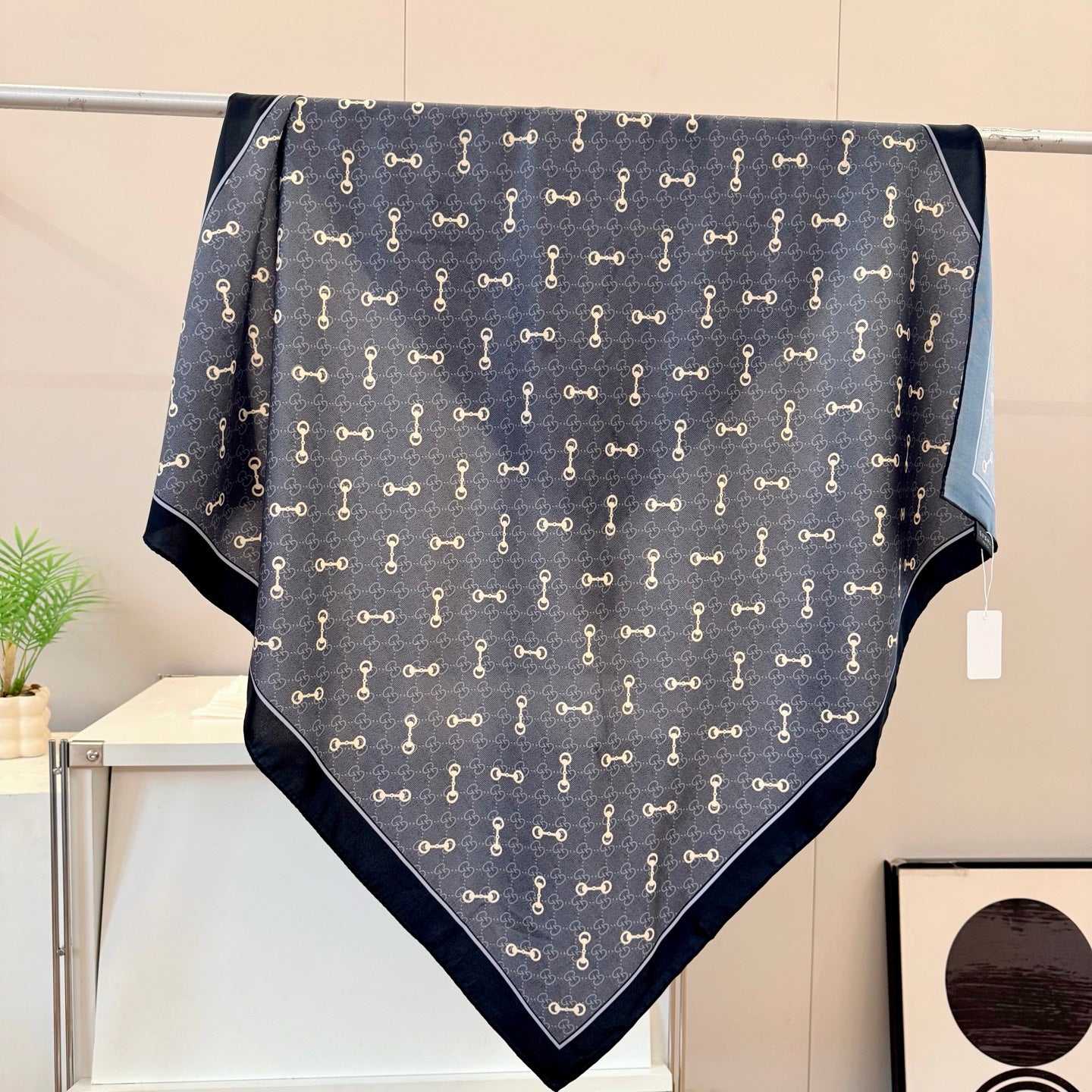 135ZB215WDE Stylish Silk Scarve