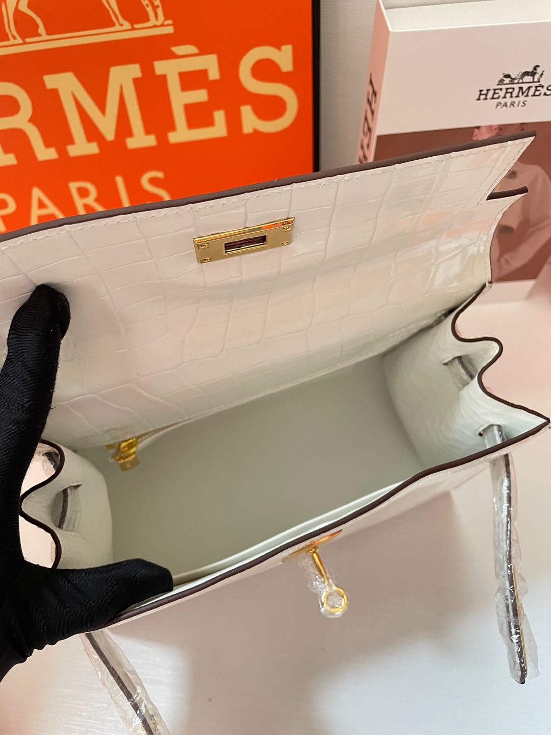 2WH28BDE Stylish leather bag