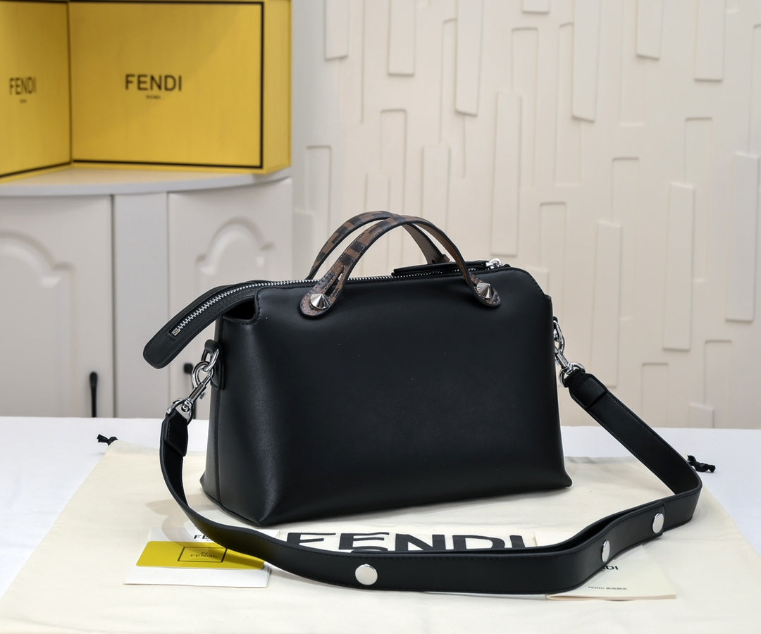 2XF331BDE Stylish leather bag 
