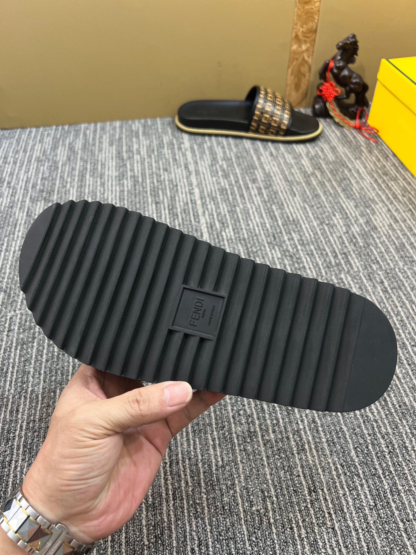 5XF104ZDE Stylish Slippers