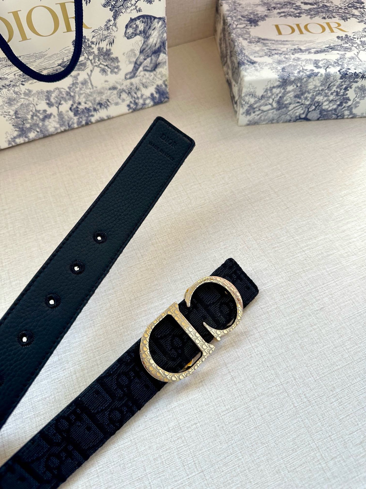 155RD206PDE Stylish  High quality belt With full package