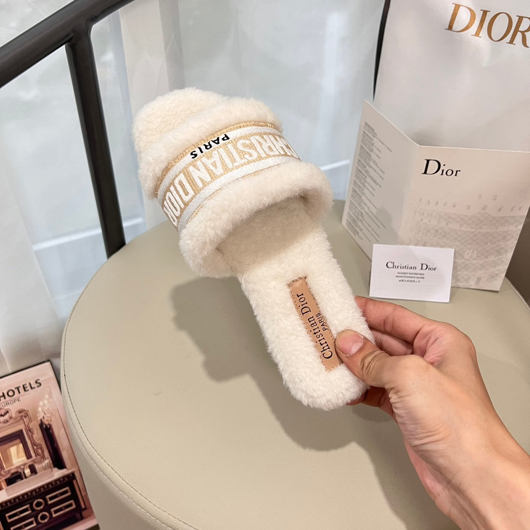 1JD4ZDE Stylish Slippers