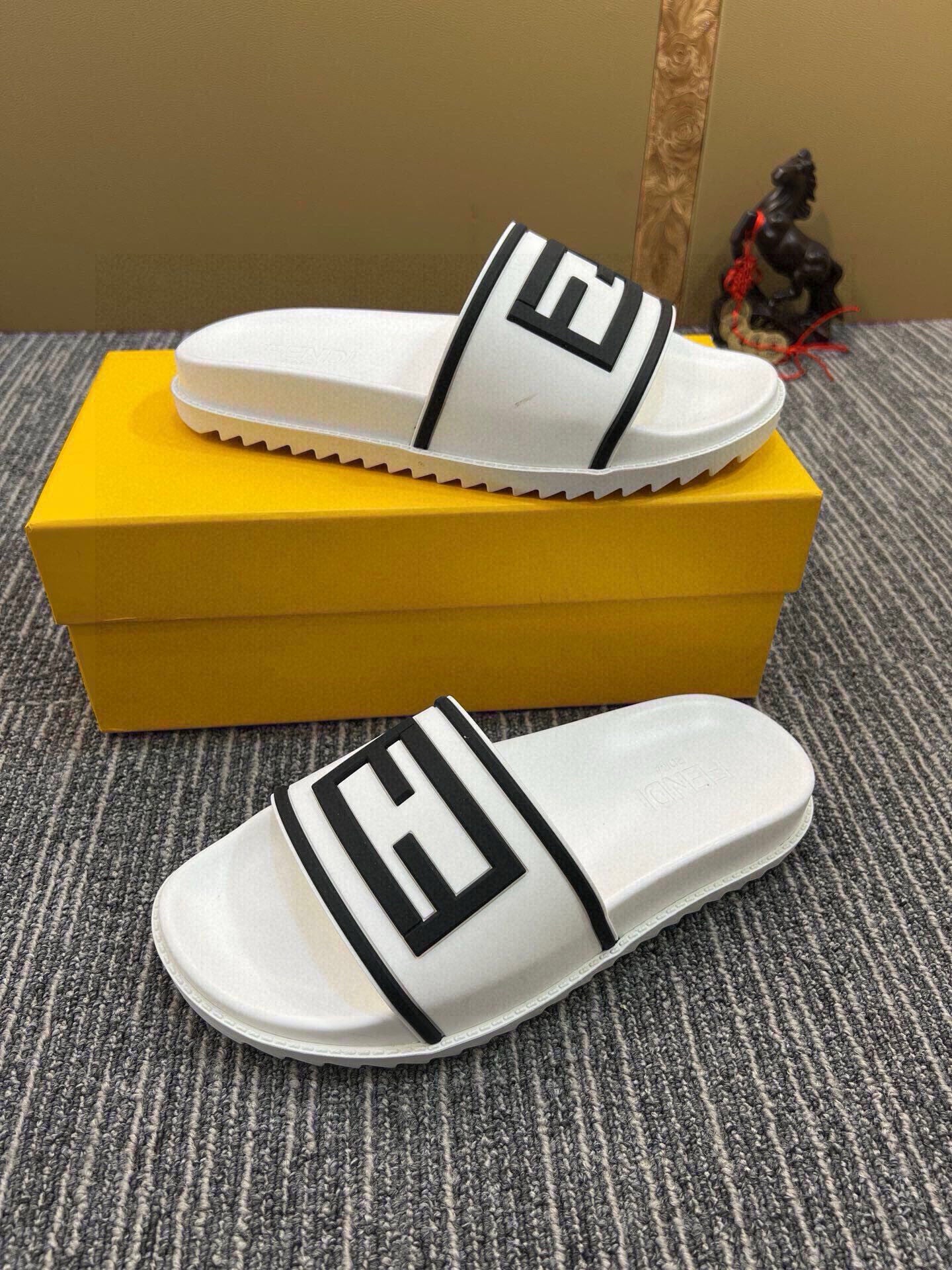 535ZF286ZDE Stylish Slippers