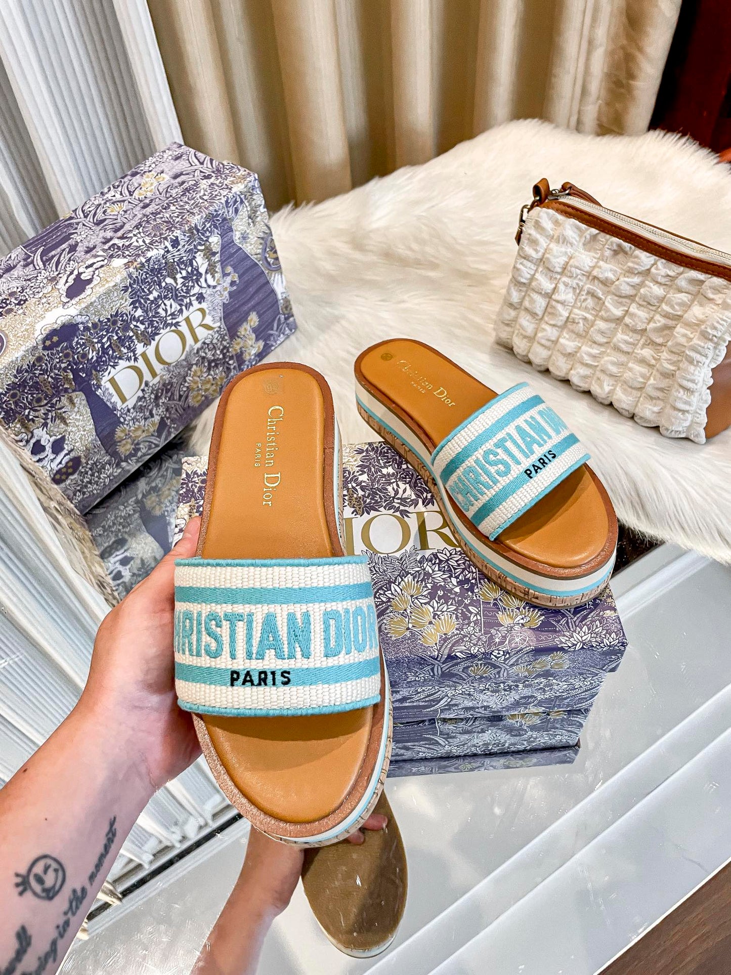 1LD22ZDE Stylish slippers