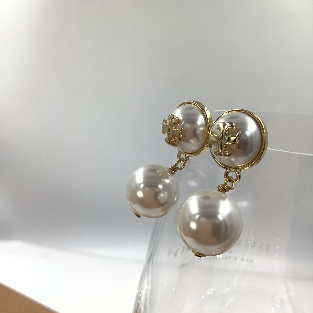 14A469EDE Stylish Earrings