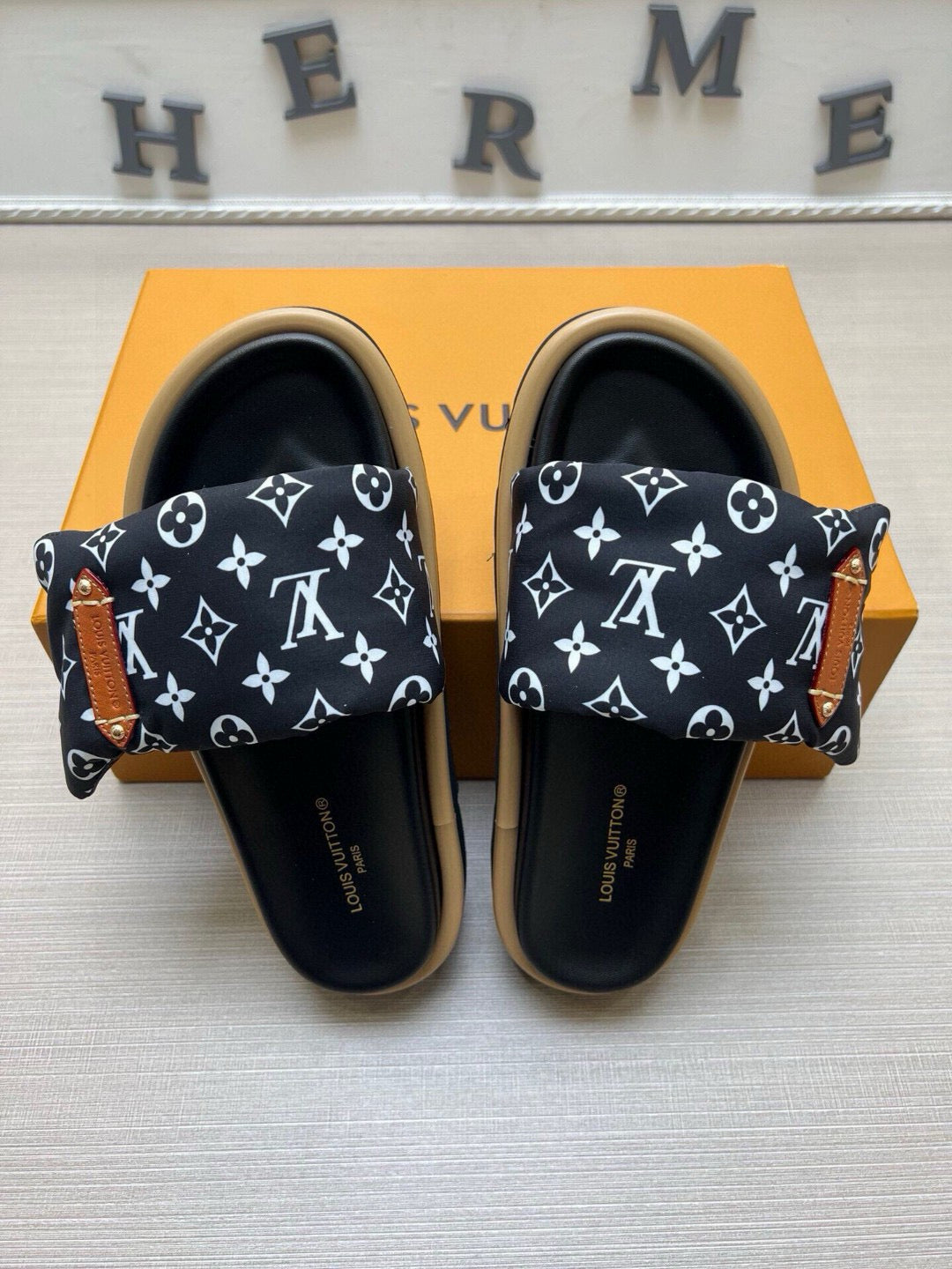 5QE9ZDE Stylish Slippers