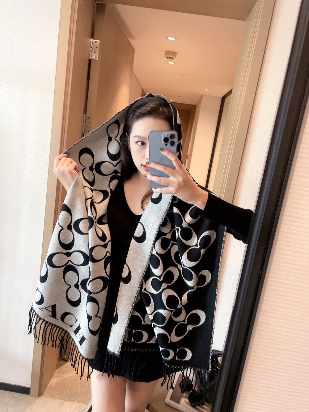 185ZA10WDE Stylish Winter Scarves