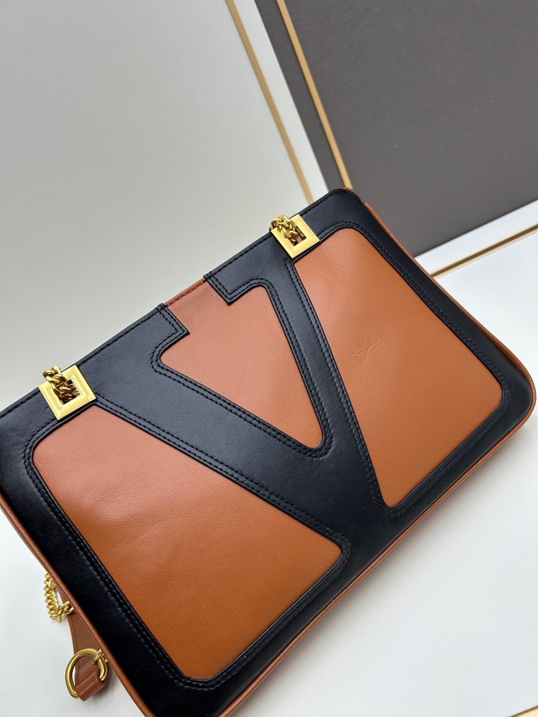 2WVL47BDE Stylish leather bag