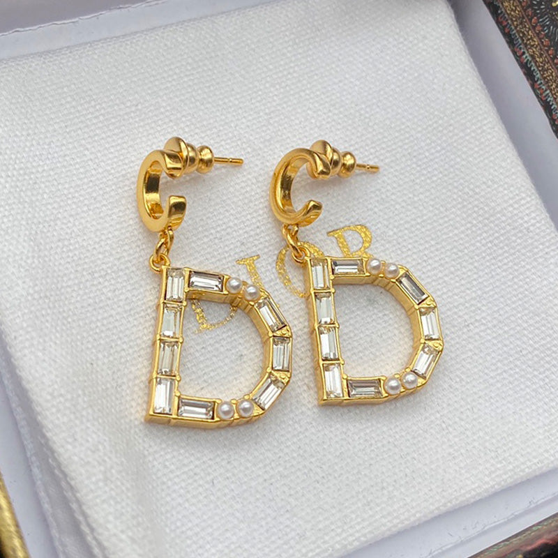 1YD430EDE Stylish Earrings