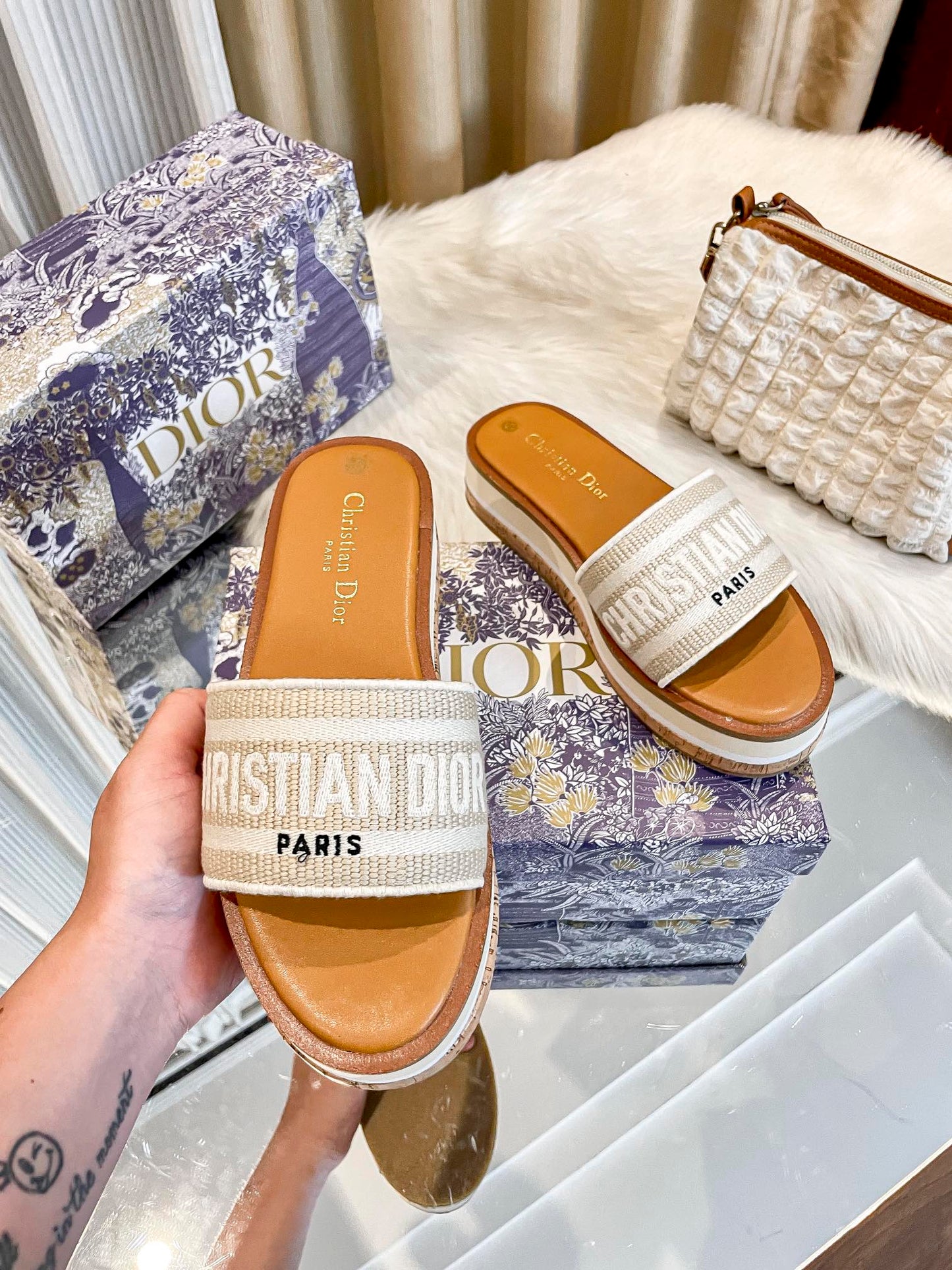 1LD22ZDE Stylish slippers