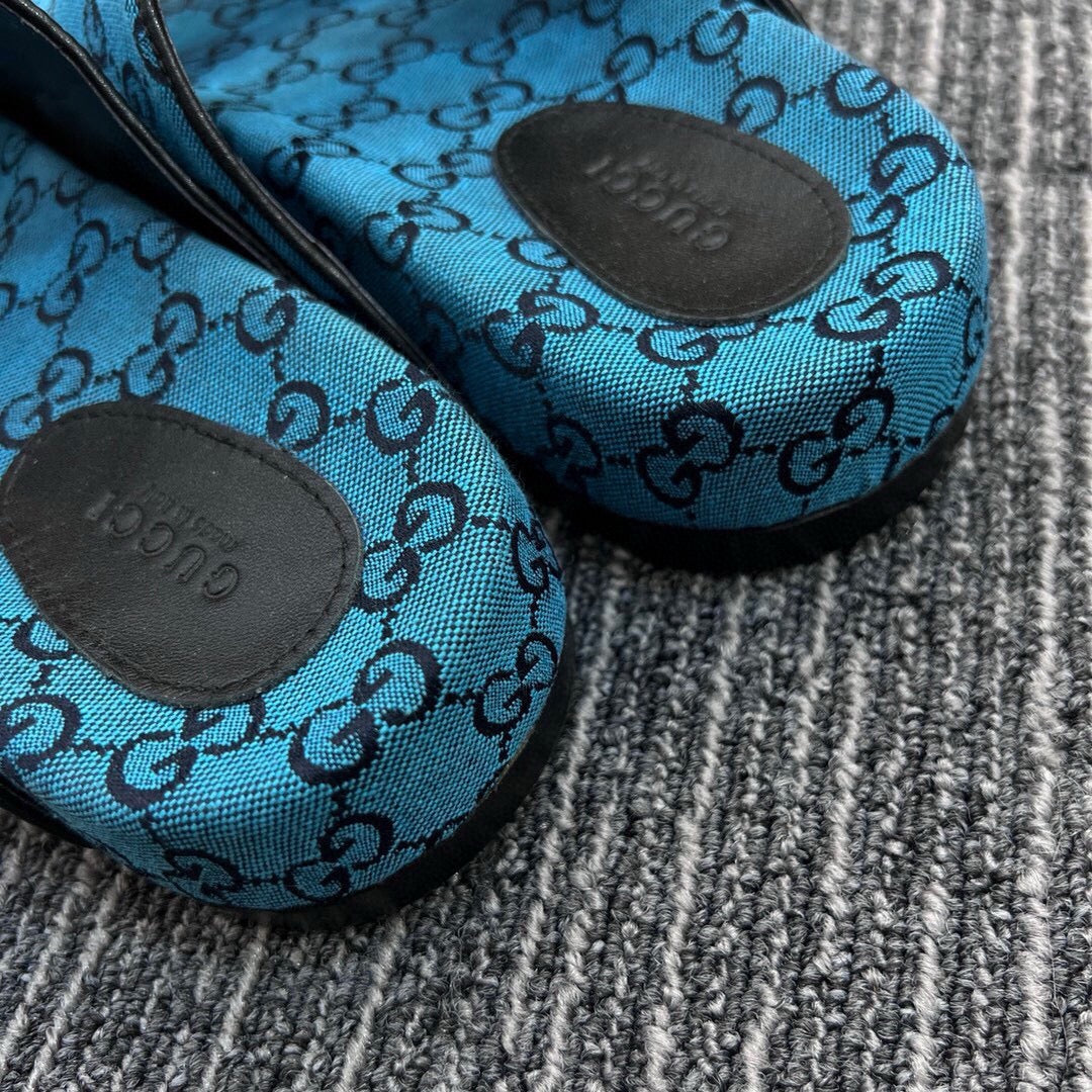 54B123ZDE Stylish slippers