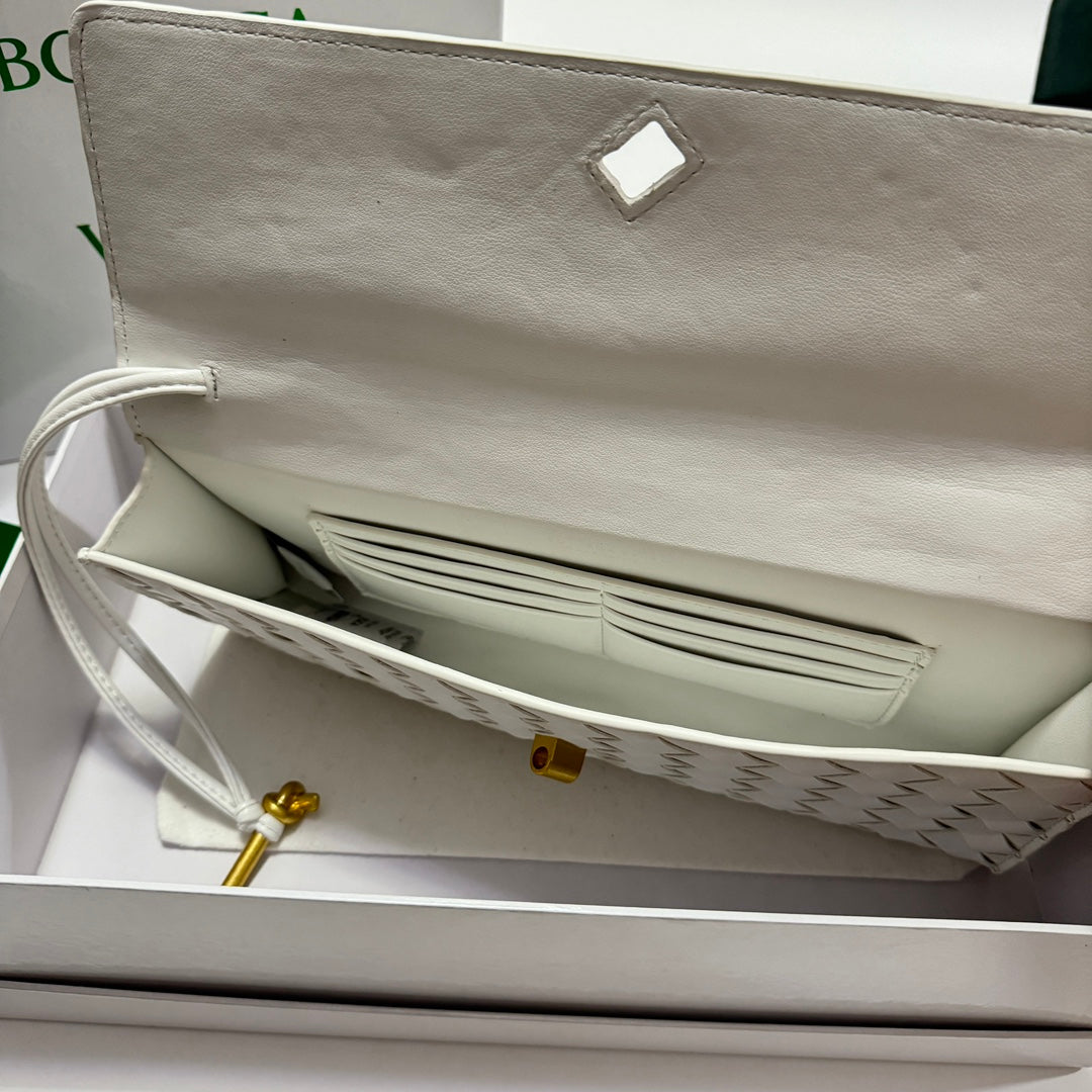 1XA380BDE Stylish leather bag 