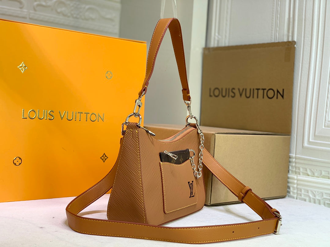 1XE52BDE Stylish leather bag 